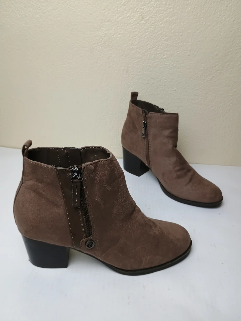 Liz Claiborne Salem 8M Brown Suede Ankle Booties with Block Heel Side-Zip